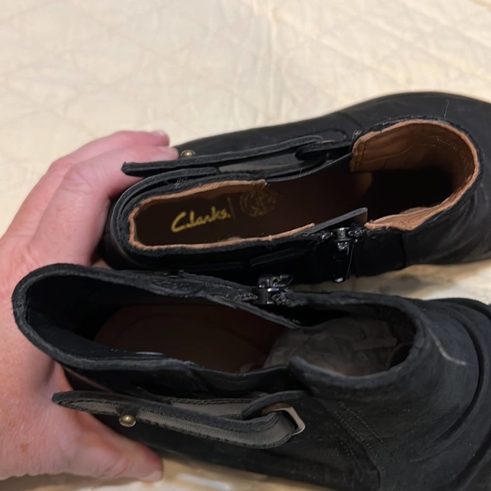 Clark's ankle boots with zipper closure and rubber soles , size 7 - Picture 13 of 13